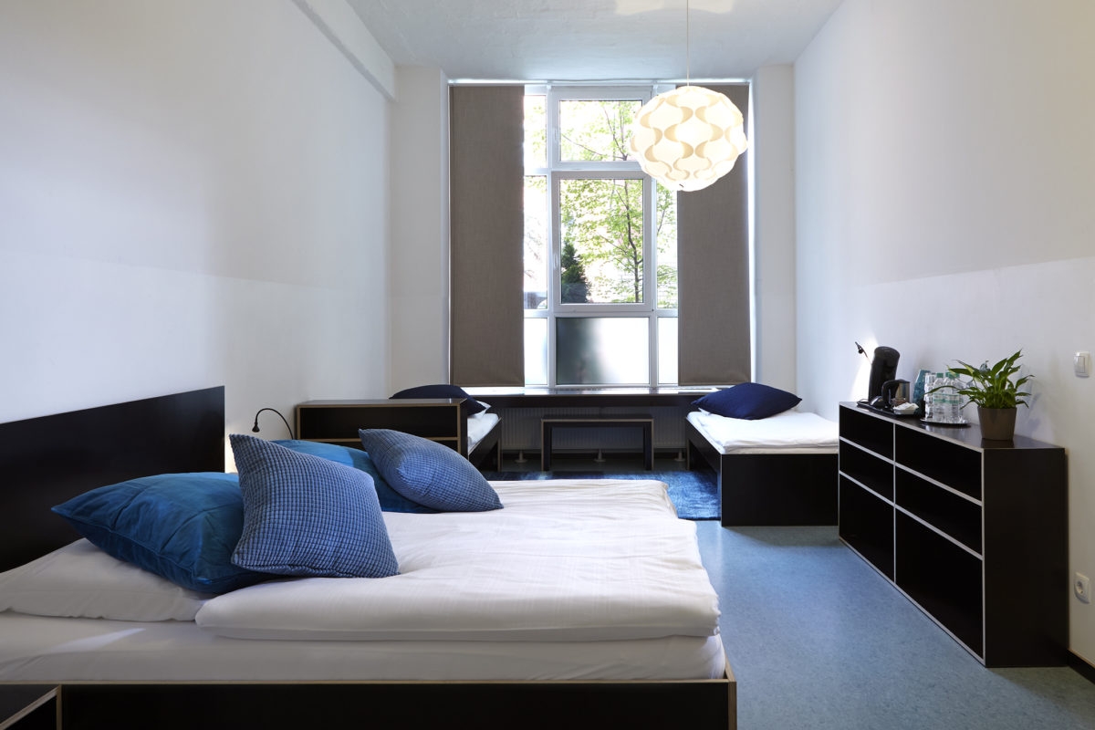 14-Hotel-Family-Room-Architecture-with-the-Hütten-Palast-Berlin-Caravan-Hotel-www-designstack-co