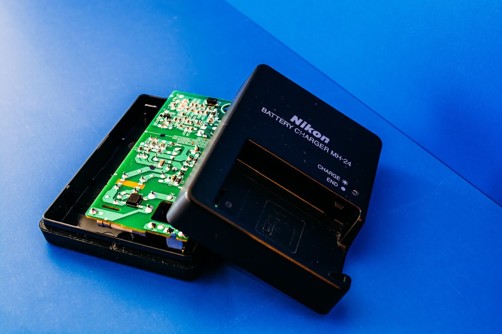 How Nikon battery chargers work? Nikov
