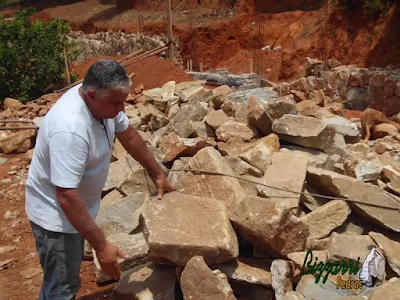 Pedra para construção de chalé com pedra, tanto para revestimento de pedra na parede com para parede de pedra com espessura de 20 cm a 30 cm.