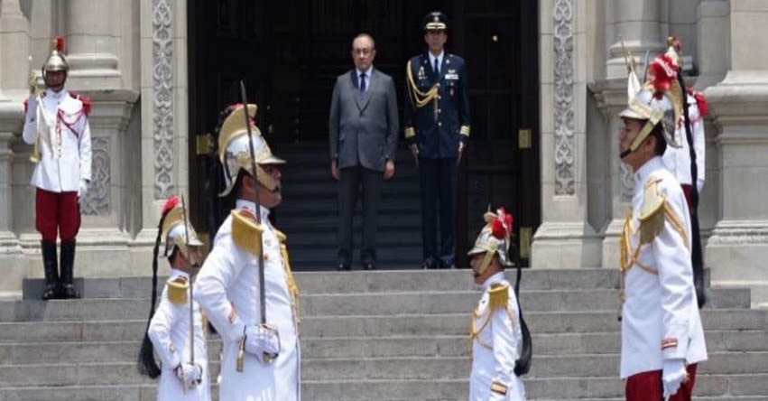 Ministro de Educación, Idel Vexler, presidió Cambio de Guardia en Palacio de Gobierno Ministro de Educación, Idel Vexler, presidió Cambio de Guardia en Palacio de Gobierno