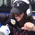 Russ faz freestyle no beat da clássica "Outta Control (Remix)" no Funk Flex