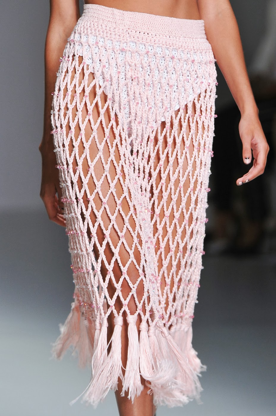 вязаный платок. сетки с бахромой. юбка латина с бахромой. тесьма декоративная с бахромой. бахрома хлопок 10см.