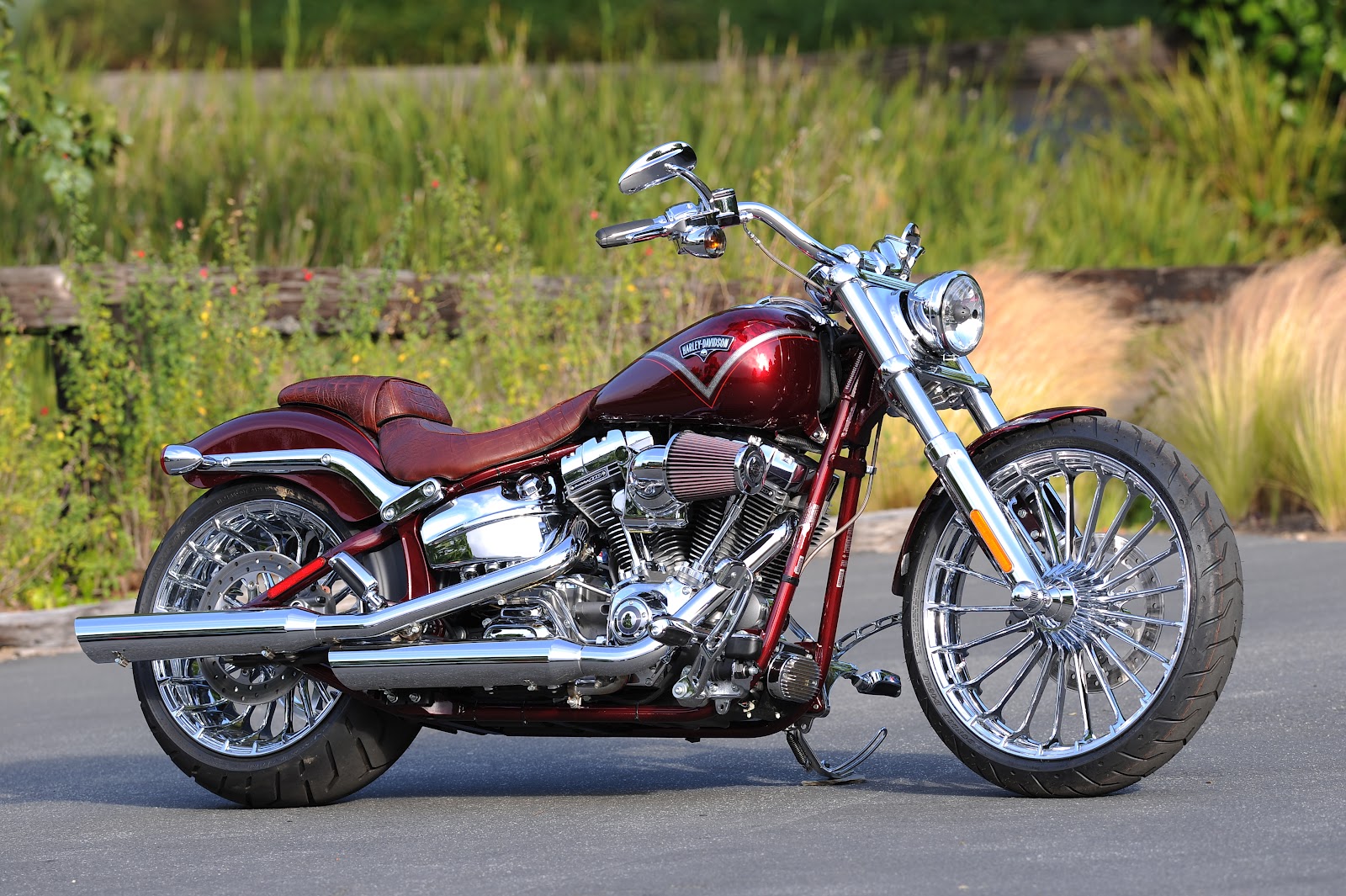 Racing Cafè HarleyDavidson FXSBSE CVO Breakout 2013 1 jpg (1600x1065)
