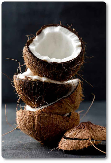 Does coconut oil help static hair?