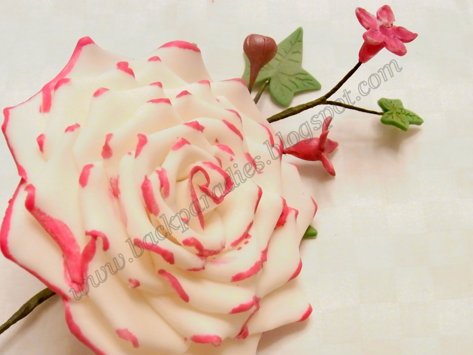 Ein Königreich für Torten: Zwischenstand: Rosengestecke aus Blütenpaste ...