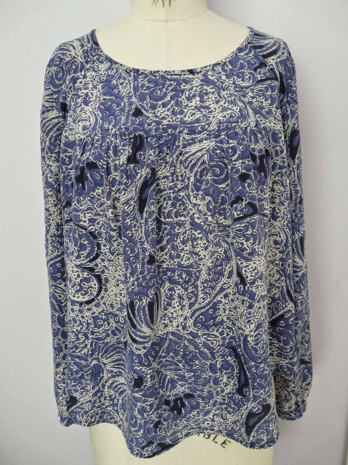 Amanda's Adventures in Sewing: Vogue 1367 - Blue silk crepe de chine blouse