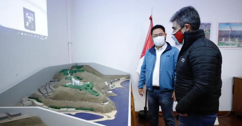 Ministro de Cultura, Alejandro Neyra coordina con alcalde Miyashiro para impulsar proyectos en Chorrillos Ministro de Cultura, Alejandro Neyra coordina con alcalde Miyashiro para impulsar proyectos en Chorrillos
