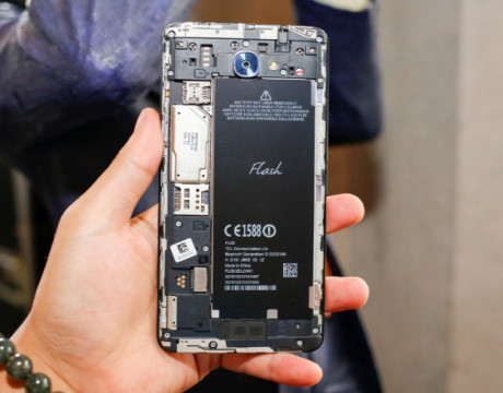 Flash Plus 2 gia re co bao mat van tay sieu nhay - Anh 3