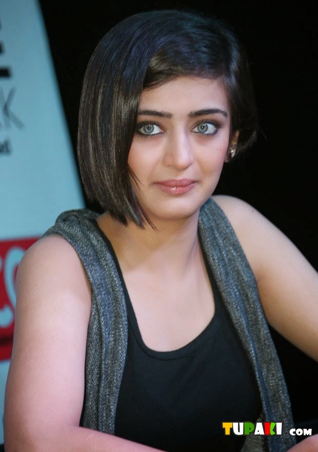 Free Movie Wallpapers: Akshara Haasan at Shamitabh Press Meet Photos