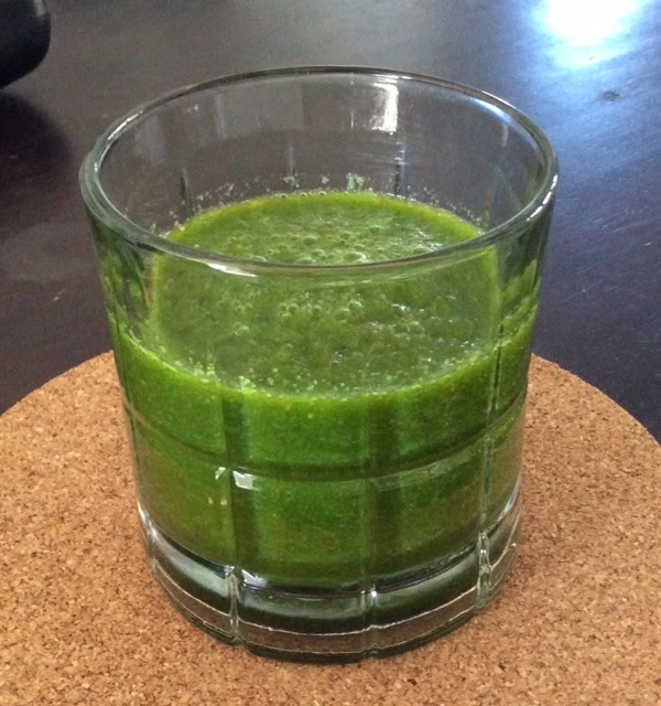 The Expat Epicure New Blender = Kale Smoothie, Finally.