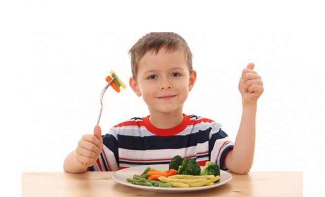 que es una buena alimentacion en los niños