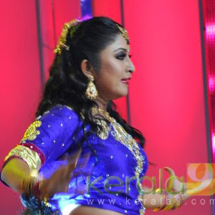 Malayalam serial actress Archana Suseelan hot dance navel and cleavage show at Asianet television awards 2013