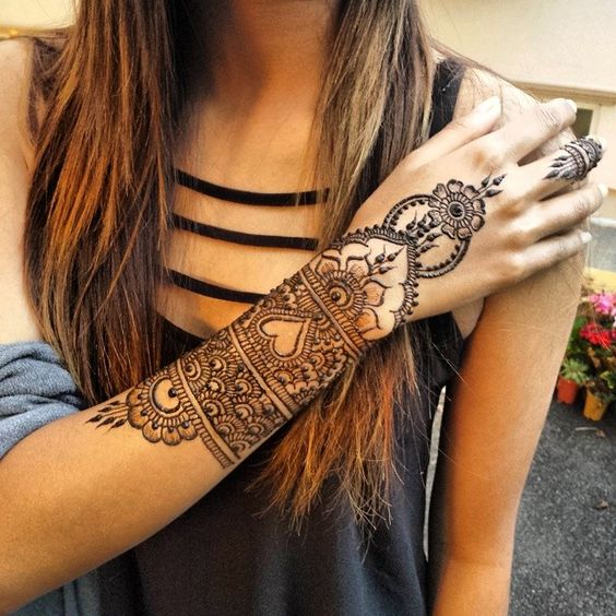 +26 delicados tatuajes en el brazo para mujeres ¡Ideas alucinantes que te encantarán!