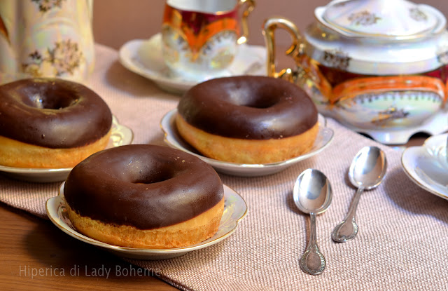 hiperica_lady_boheme_blog_di_cucina_ricette_gustose_facili_veloci_dolci_ciambelle_americane_donuts