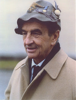 Giuseppe Prisco, a legend at Inter, proudly wears the feathered hat from his Alpini uniform