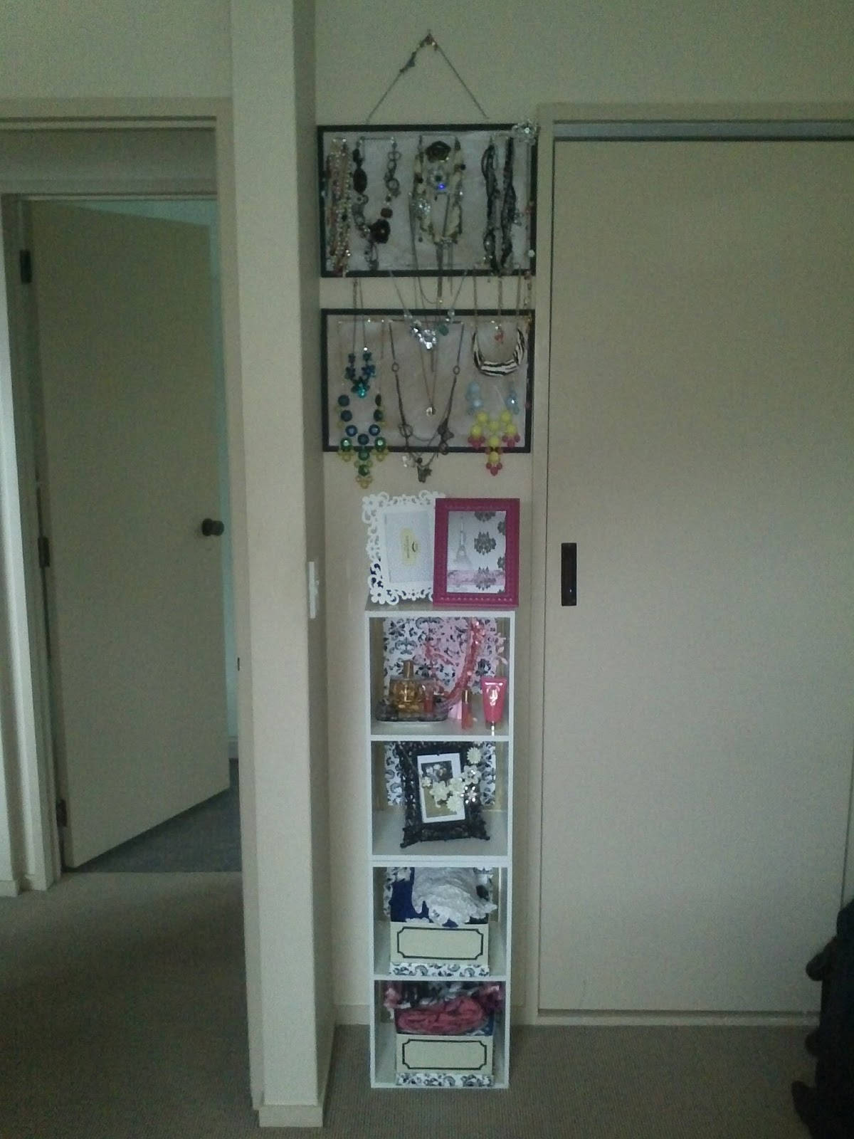 PaulaShoefiend Tutorial Cork Board Necklace Organizer