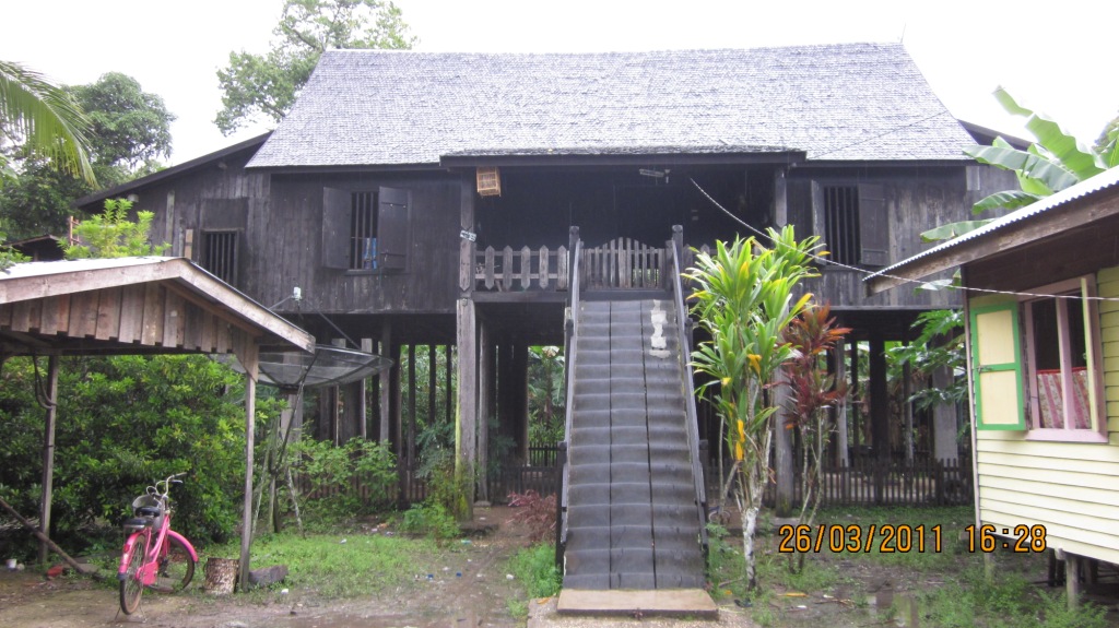 Rumah Betang Di Desa Buntoi