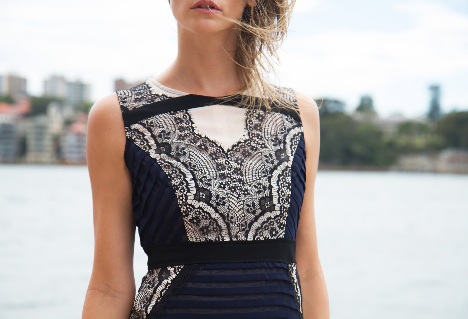fashion and travel blogger, Alison Hutchinson at the Sydney Harbour Bridge in a workwear navy and black lace dress