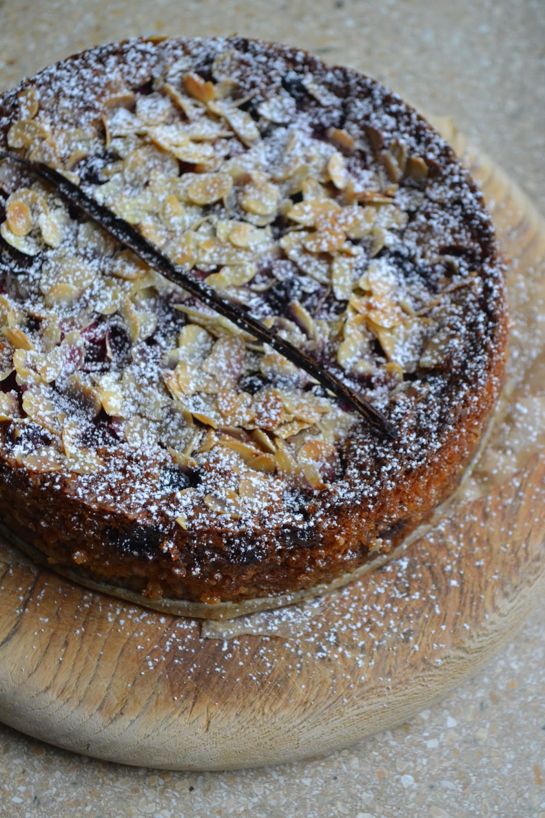 Himbeer-Blaubeer Ricotta-Mandelkuchen - The Recipe Suitcase