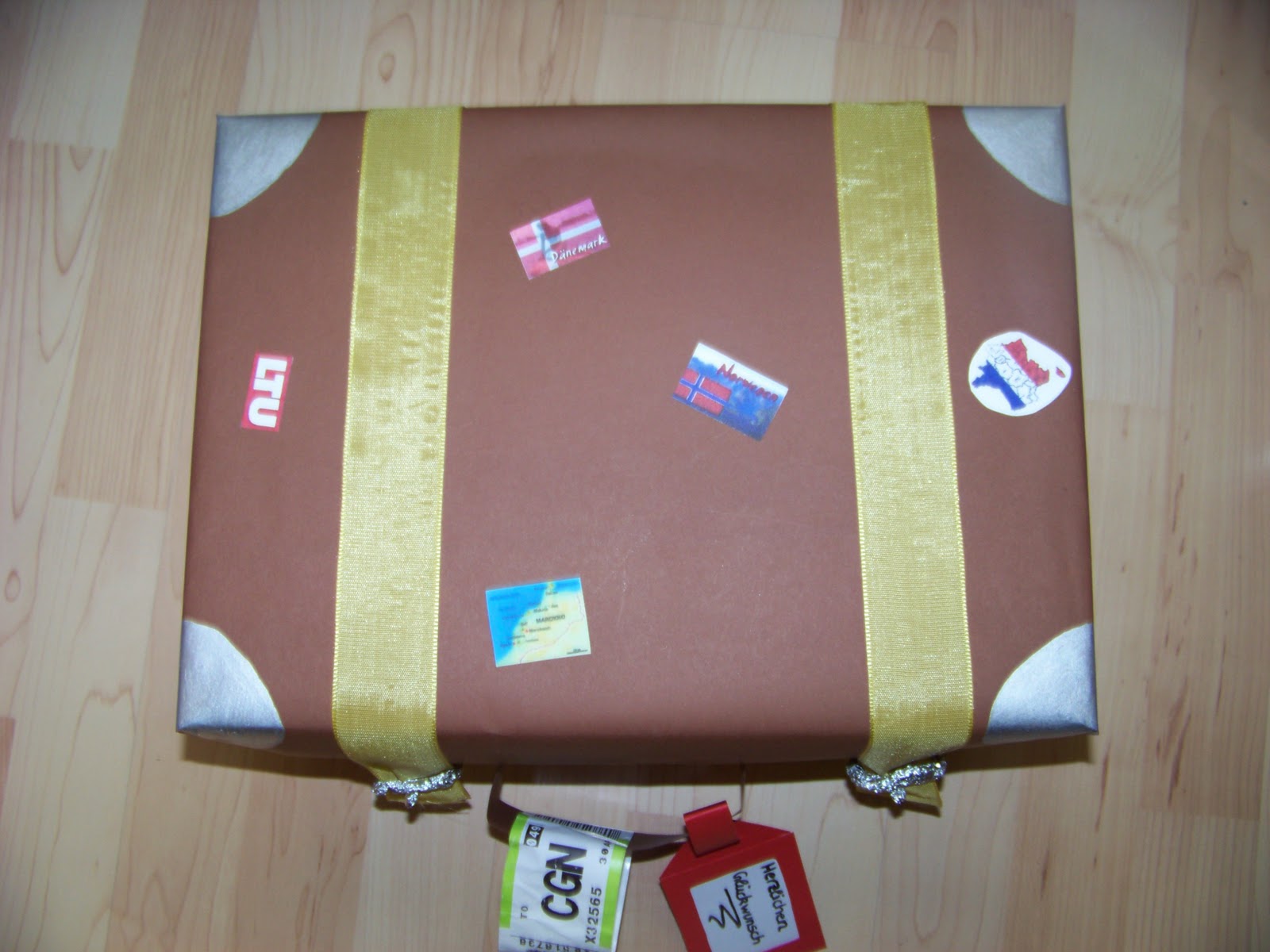 EsKa Kreativ: [Geschenkidee] - Reisekoffer