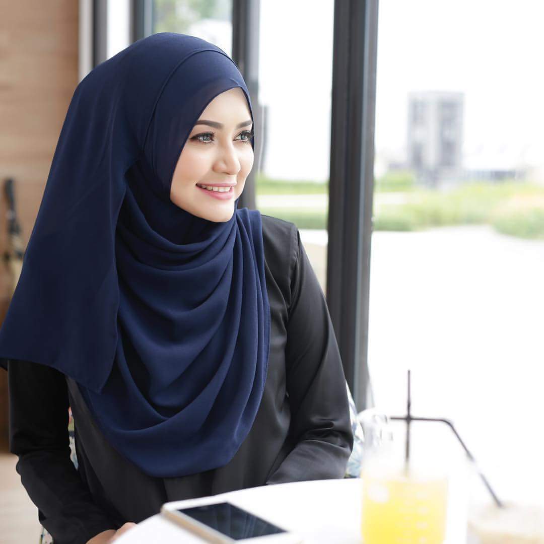 Хиджабе малайзия. Хиджаб Малайзия. Малазийский хиджаб. Малайзийские девушки мусульманки. Малайзия девушки в хиджабе.