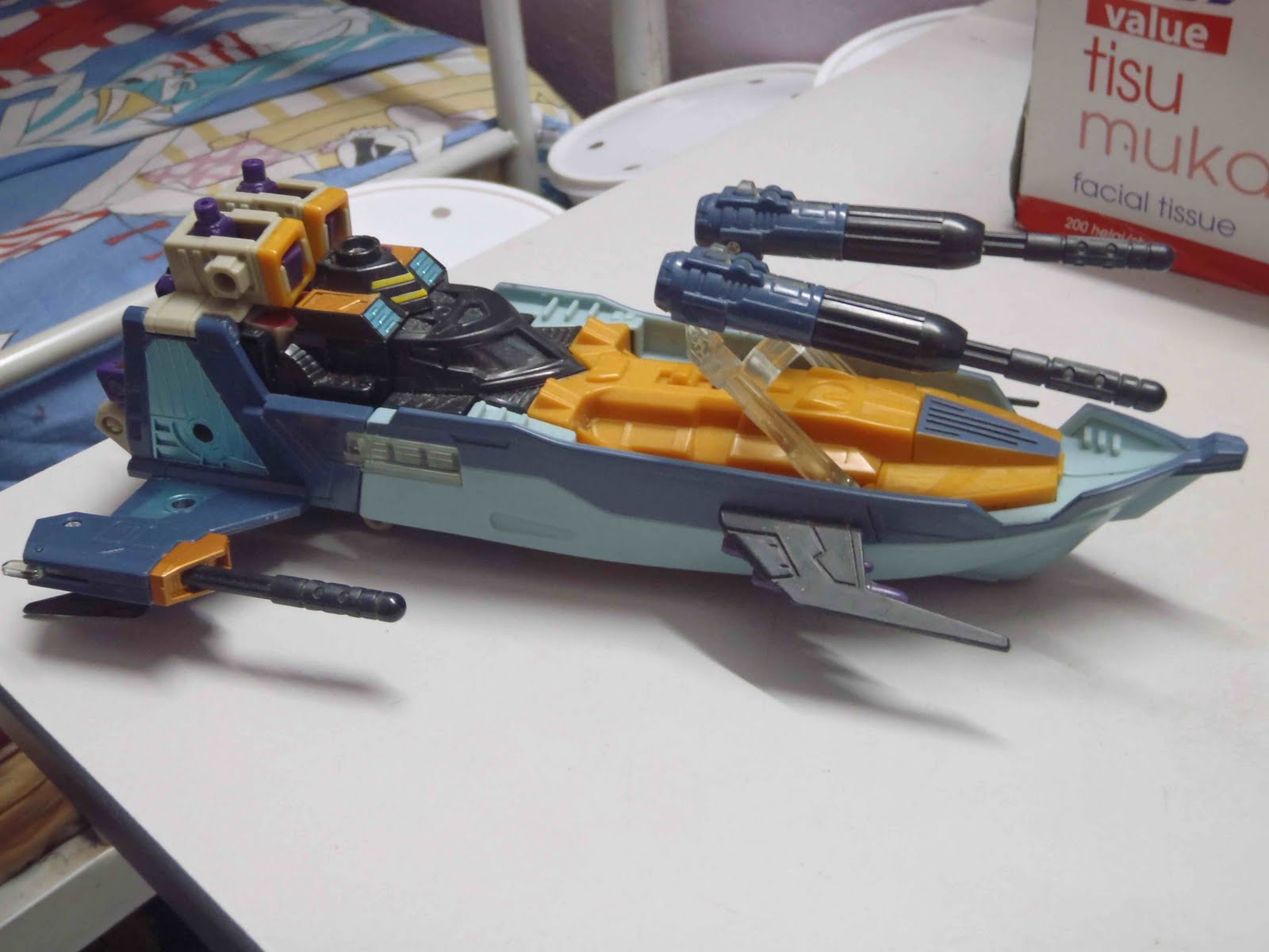 New Planet Cybertron: Transformers Review: Mirage (Energon Voyager-Class)