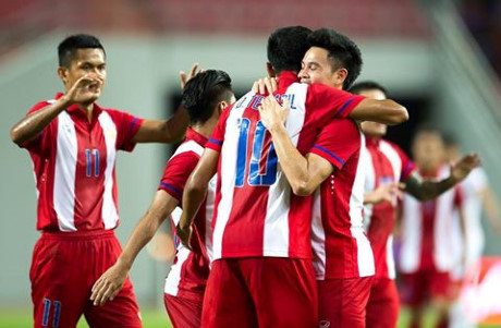 Thái Lan suýt thua Syria ở King's Cup - Ảnh 1 Thai Lan suyt thua Syria o King's Cup - Anh 1