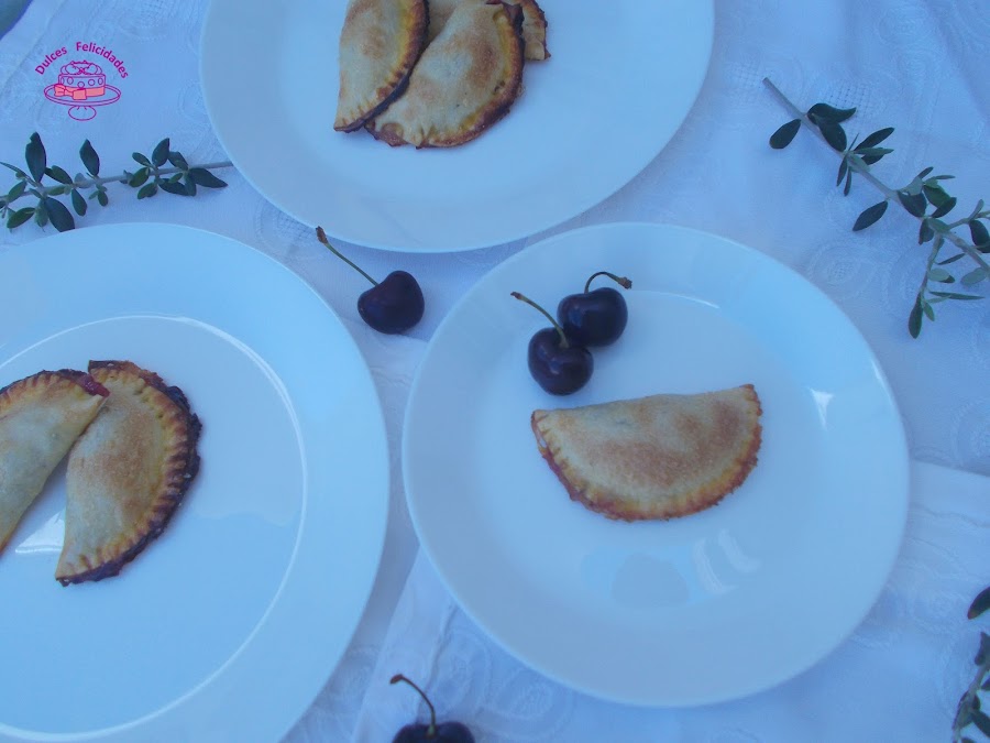 Empanadillas dulces de cerezas
