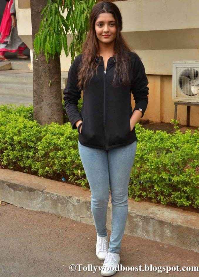 Beautiful Punjabi Girl Ritika Singh Stills In Blue Top Jeans