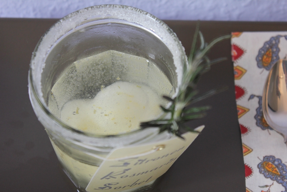 Wolkenfees Küchenwerkstatt: Zitronen-Rosmarin-Sorbet mit Prosecco