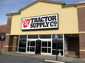 Two Sisters Gardening: My Favorite Neighborhood Store -- Tractor Supply