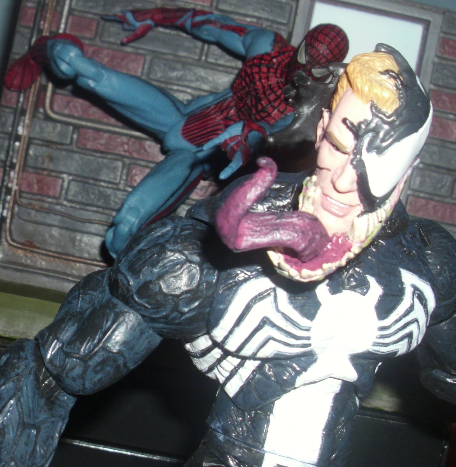 Geek4Life Review of Marvel Select Venom!