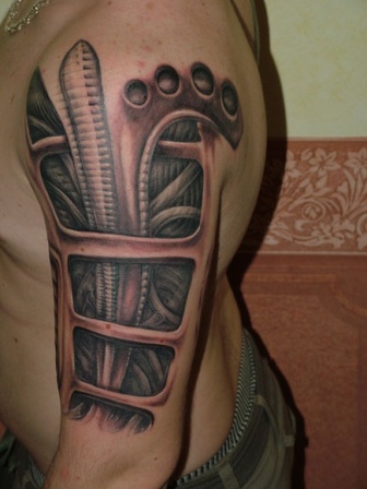 Biomechanical Tattoo tatto biomechanical