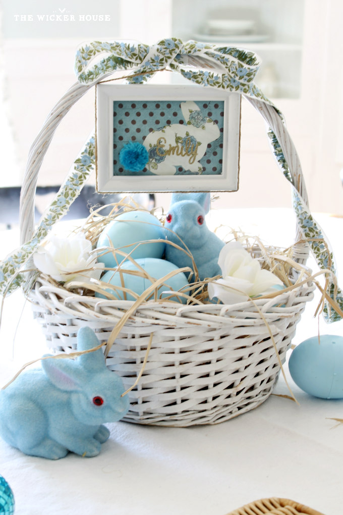 Easy Easter DIY Place Cards Using Paper & Pom Poms