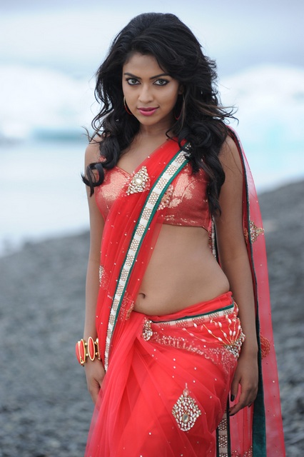 Amala+Paul+latest+hot+navel+show+in+sare