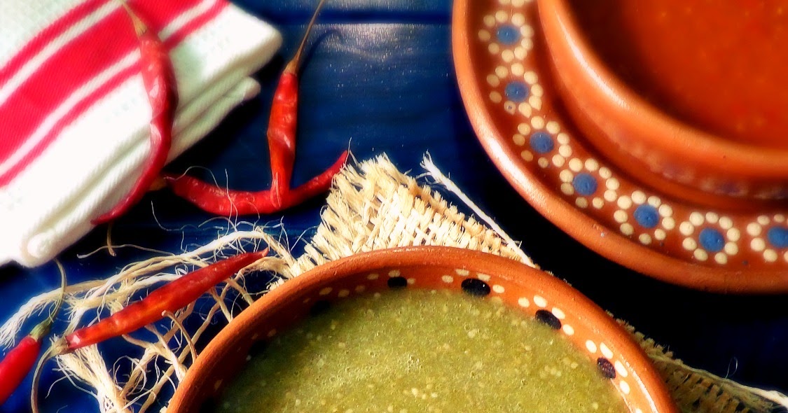 Salsas Taqueras (Red and Green Tomatillo Salsas) La Cocina de Leslie