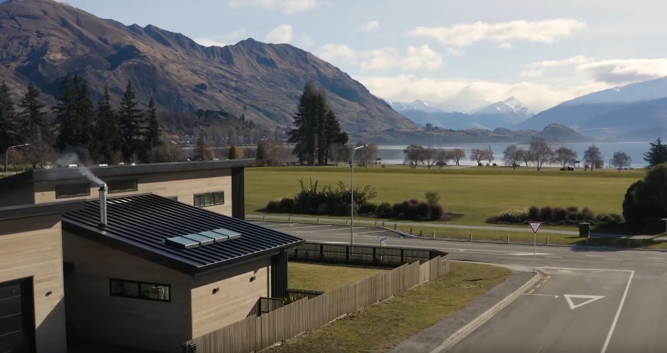 10 Photos vs. 35 Roche Street, Wanaka, Central Otago - High End Home & Interior Design Tour