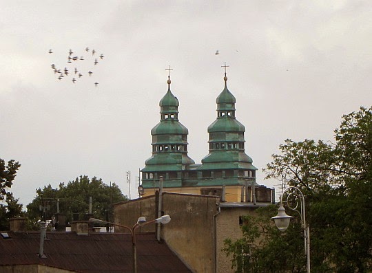 Wieże kościoła św. Wawrzyńca w Głuchołazach.