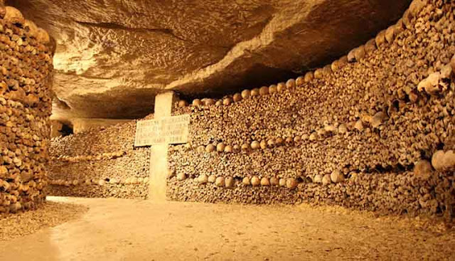 kuburan unik, tempat pemakaman unik, catacombes de paris, katakomba paris, paris