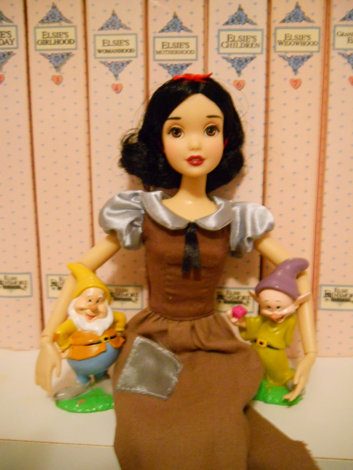 A Doll's Life: Disney Store's 12" Snow White Doll & Accessory Set