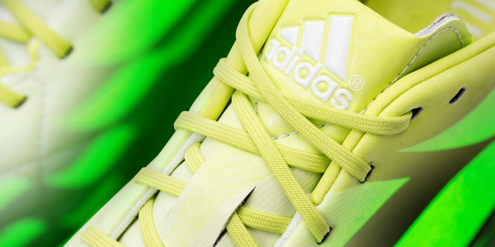 песня резинки фирмы адидас. футболка фирмы адидас 90-х годов. адидас коллаборация с канье уэстом. пользуйтесь резинками фирмы адидас песня. песня резинки фирмы адидас.