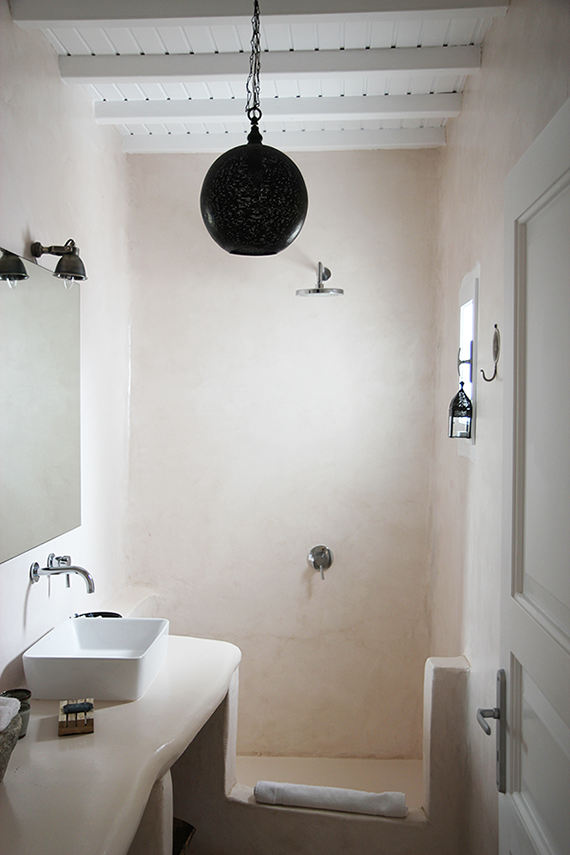 Showers with a rustic charm |  San Giorgio Mykonos via Apartment 34