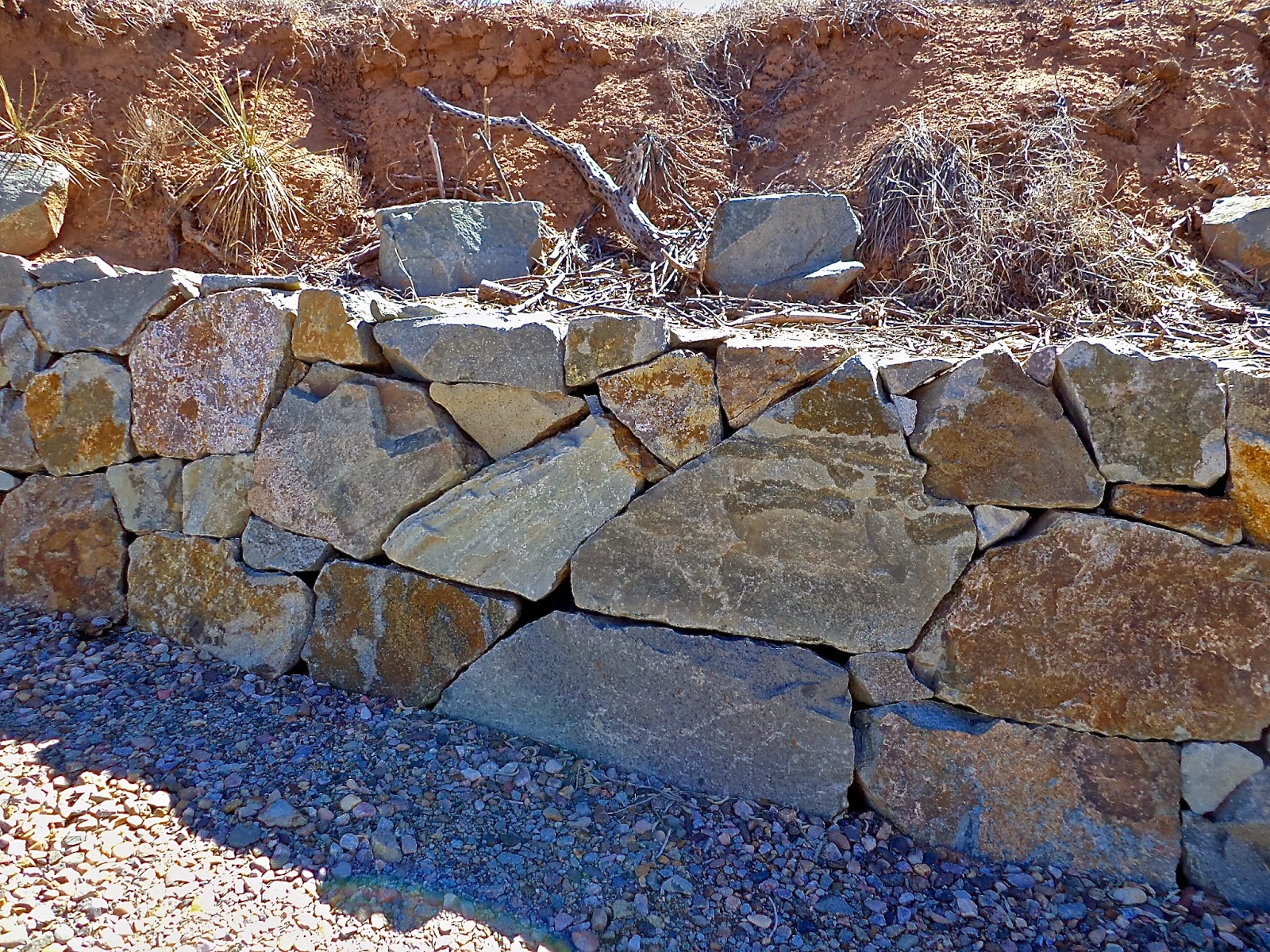 Alt. Build Blog Tips On Building A Dry Stack Stone Wall 5 Style