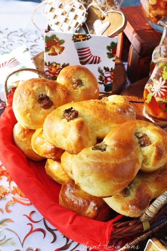 Lussekatter-Saint Lucia buns-sau....Cornuri cu sofran