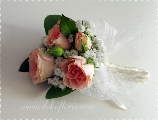 Romantyczny różowy bukiet ślubny z róż i gipsówki opolskie