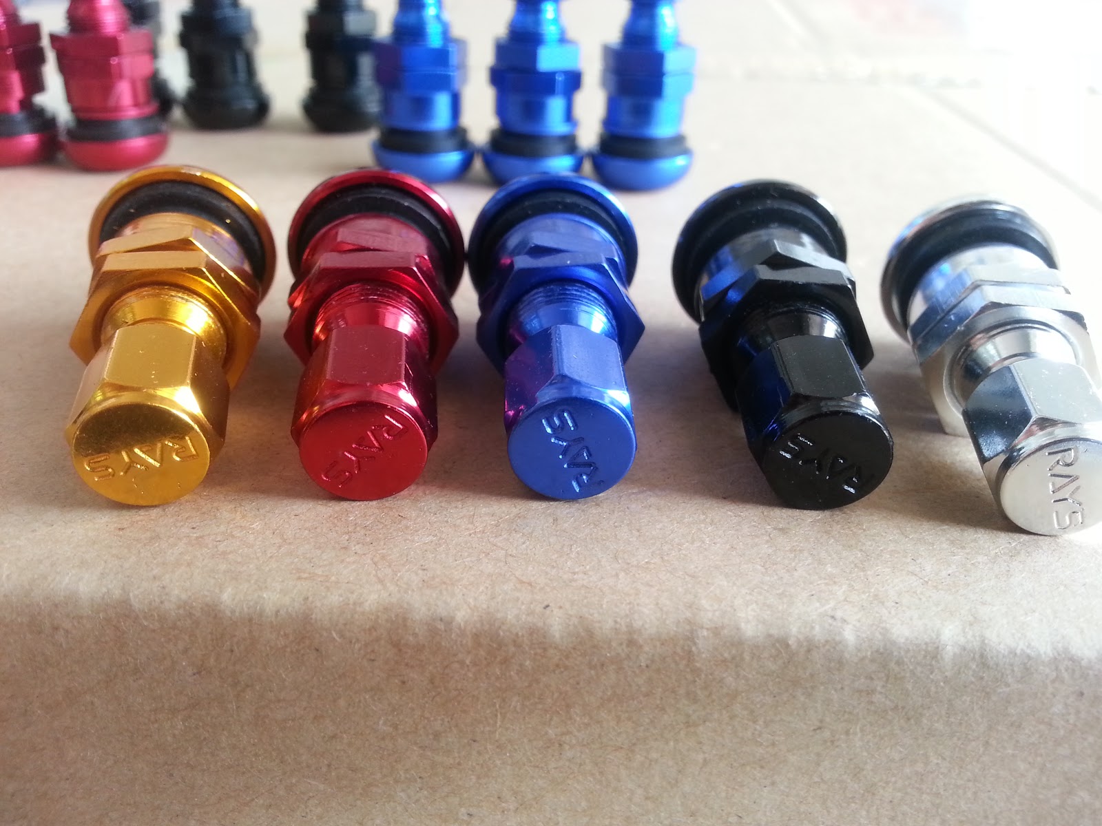 ниппеля rays. ниппеля алюминиевые rays. ниппель 1009. форд фокус 3 ниппеля системы кондиционирования. ниппель алюм для бескамерных колёс, f/v, 70мм, черный, пара.