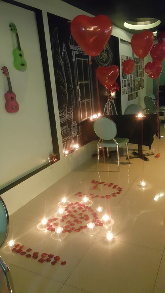 D AURA CAFE 5 STAR DENGAN CANDLE LIGHT DINNER & WEDDING ANNIVERSARY