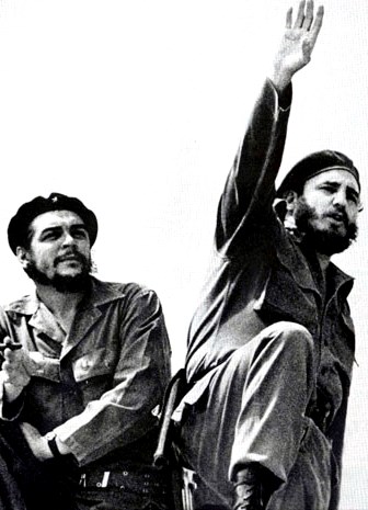 Fidel Castro y Ernesto "Che" Guevara Foto de Fidel Castro al aire libre con el Che Guevara