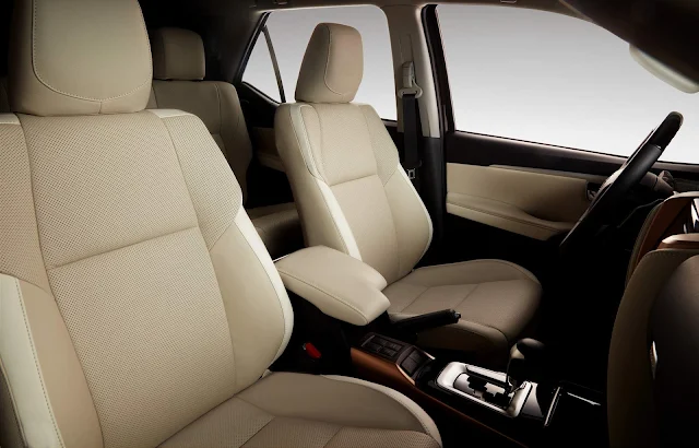 Toyota Hilux SW4 2019 SRX Diamond - interior