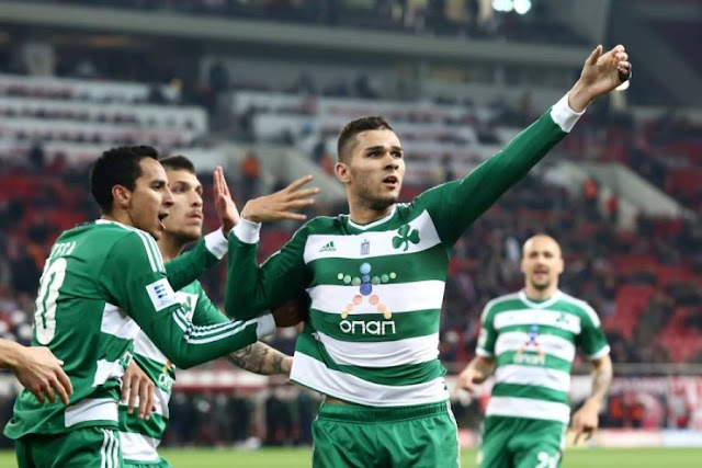 Το... "μπάνιο" που έφερε τα "βέλη"